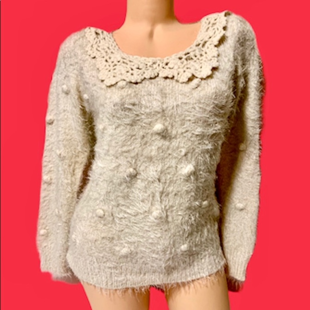 🌺 Mohair Sweater with Crochet Collar